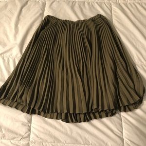 Banana Republic Pleated Olive Green Skirt